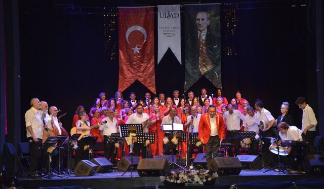 Altın Kalpler Korosu, "2. Bursa Korolar Festivali”nde sahne aldı