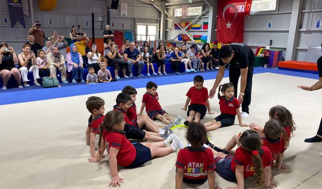 Atak KIDS çocuklarından cimnastik şov