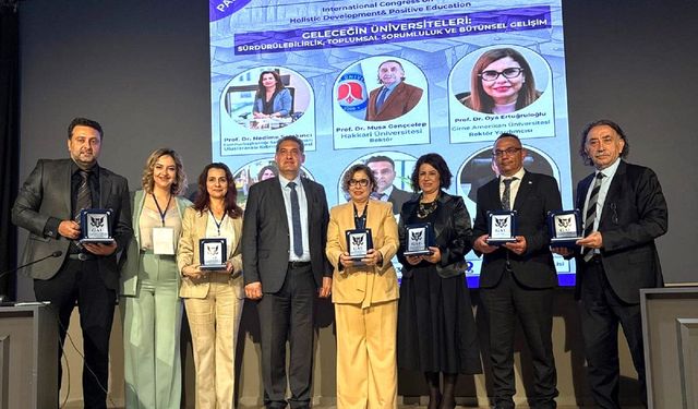 DAÜ Toplumsal Duyarlılık Merkezi uluslararası kongrelerde temsil edildi