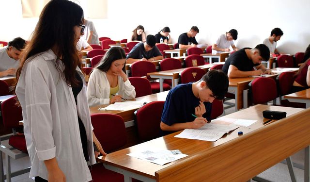 DAÜ Giriş ve Burs Sınavı yoğun katılımla gerçekleştirildi
