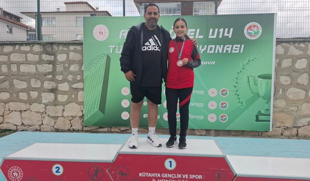 Elif Akgün'den Türkiye İkinciliği