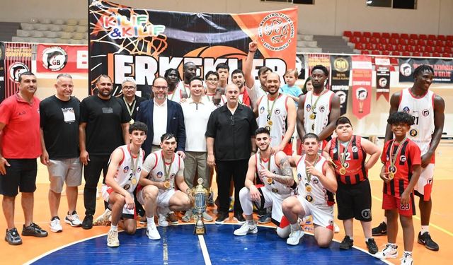 Caesar L. Gençler  Birliği tarihe geçti