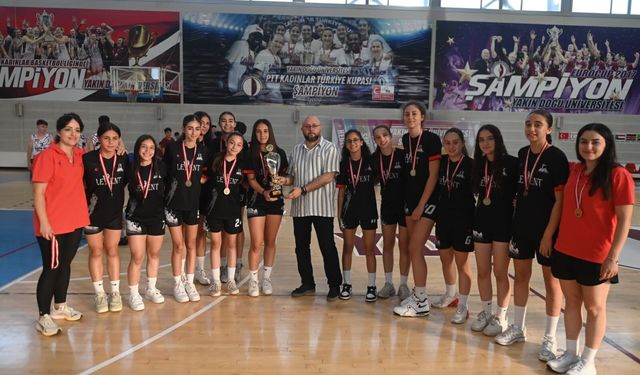 Levent U14 Kızlarda da şampiyonluğa ulaştı
