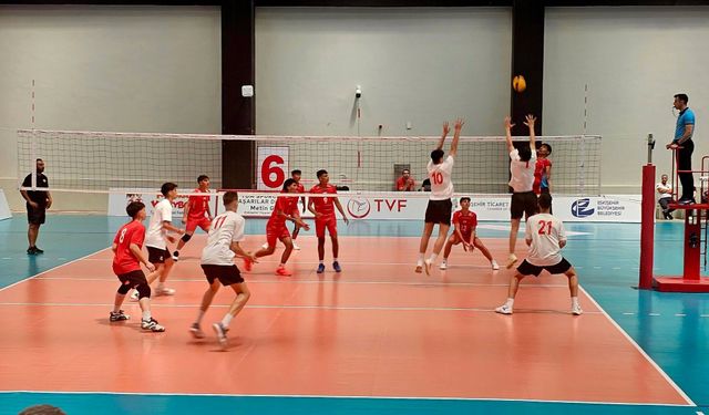 U15 Erkek Takımımız ilk maçında TVF Lisesine 3-0 mağlup oldu