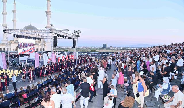 Dört Gece, Binlerce Hayal: Yakın Doğu Üniversitesi Mezuniyet Şöleni Başlıyor