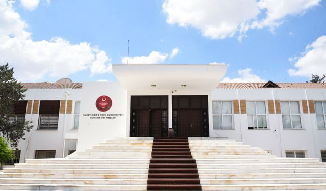 Başbakanlığa bağlı bazı kurumlar eski Meclis binasına taşınıyor