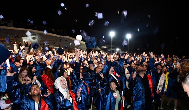 DAÜ'den 1800 mezun daha