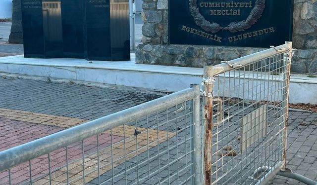 Eski Meclis binası kaderine terk edildi