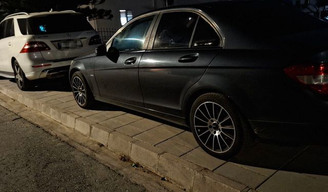 “Yayalar yolda yürüyor, arabalar kaldırımlarda park yapılıyor”