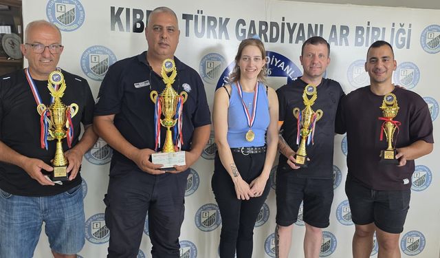 Zarlar Yusuf Yönlüer ve Münür Zeden anısına atıldı