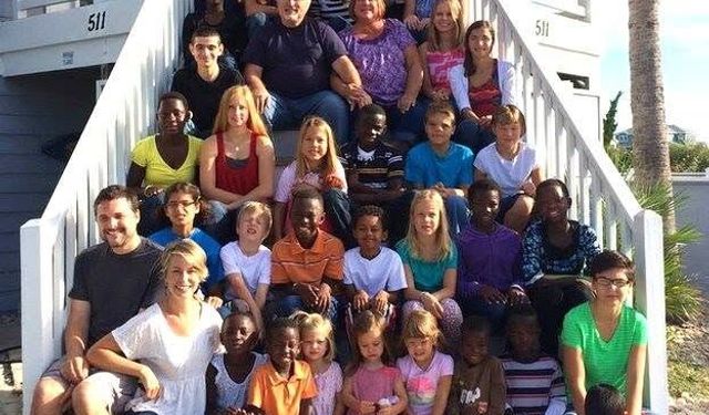 37 çocuğu olan çift durmak bilmiyor