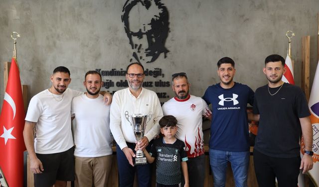 Boğaziçi şampiyonluk kupasını Sadıkoğlu'na getirdi