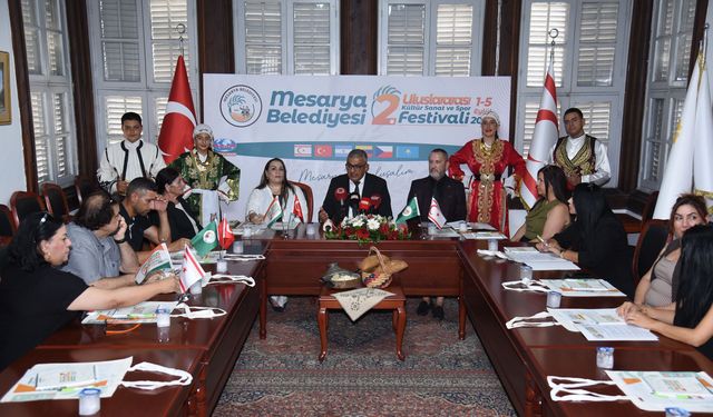 Dünya renkleri Mesarya’da buluşuyor