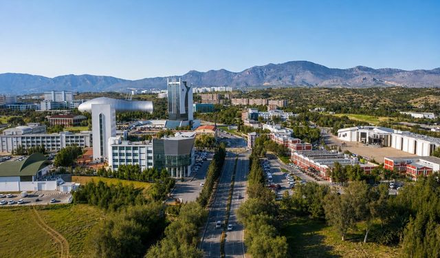 Stanford Listesine Yakın Doğu Üniversitesi İmzası