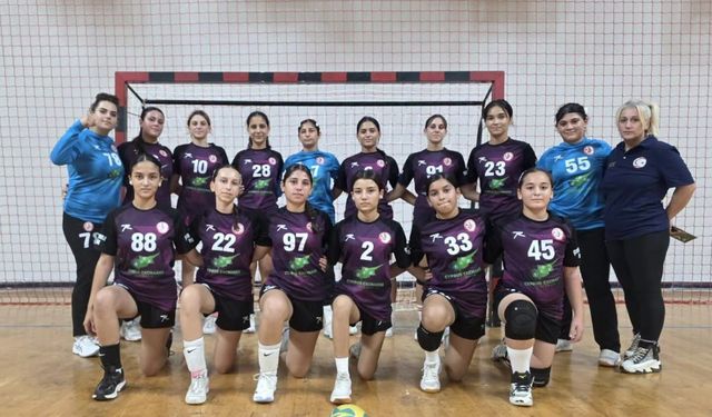 U-16 Kızlar Hentbol Ligi’nde nefes kesen başlangıç