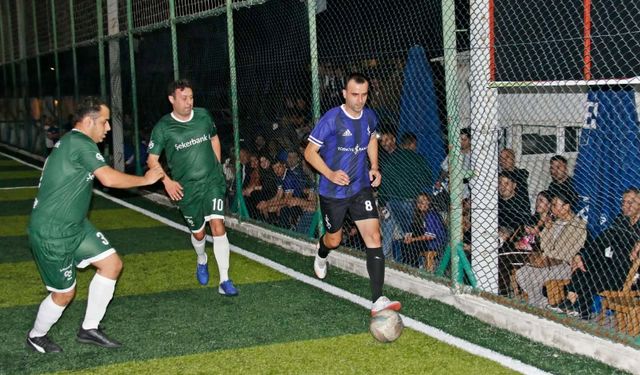 Bankalararası Halı Saha Futbol Turnuvası’nda yarı finalistler belirlendi