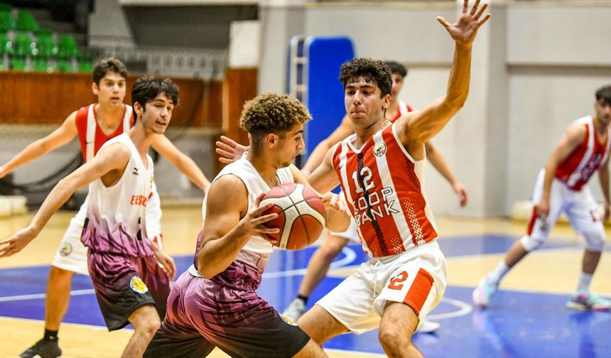 U 18 Erkeklerde KoopBank Gençlik galip