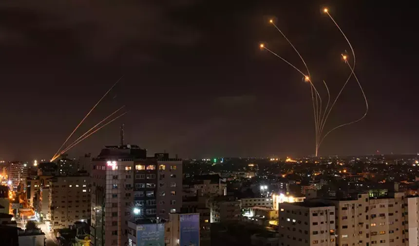 Husiler, Tel Aviv'de bir askeri hedefi balistik füzeyle bombaladıklarını duyurdu