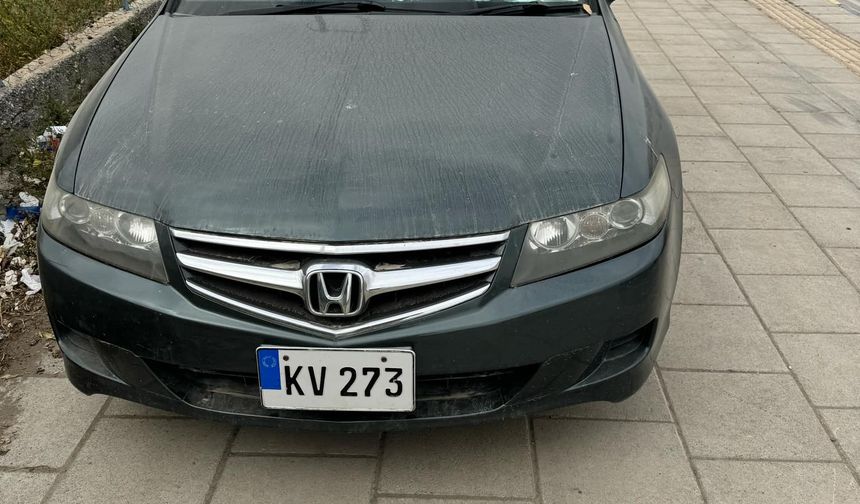 “Bir haftadır kaldırımda park edilmiş halde duruyor”