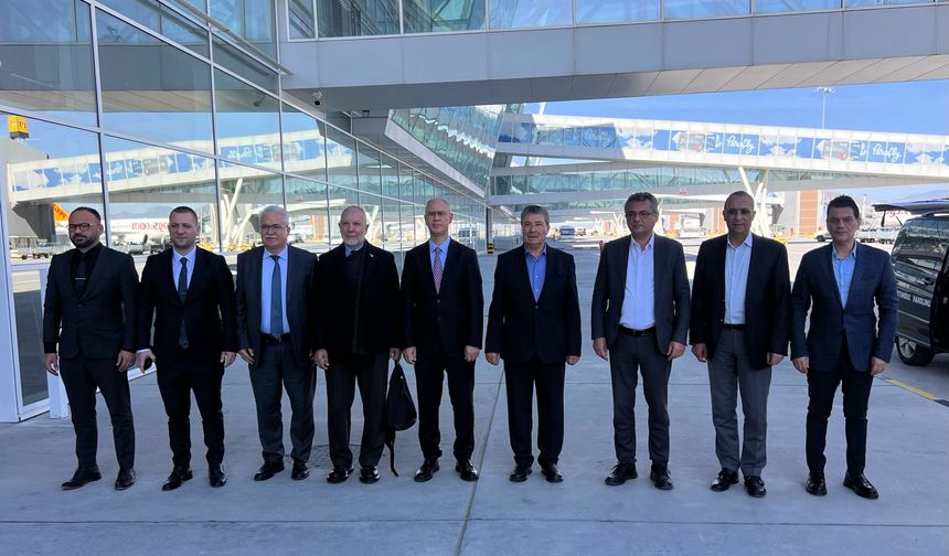 Üstel: "Yeni fikirler ve gerçekçi çözümler gündeme gelmeli"