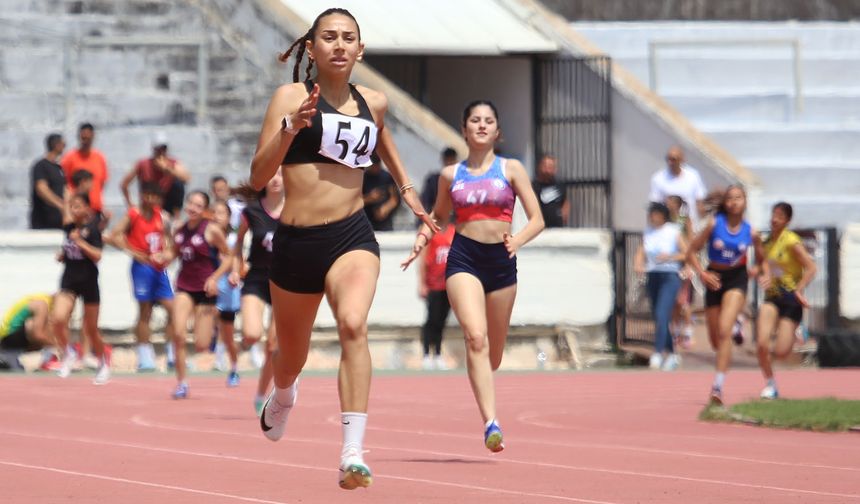Atletizmde liseler final için piste çıktı