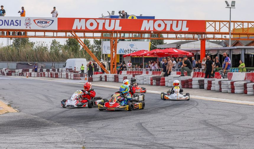 Kartingciler kıyasıya yarıştı