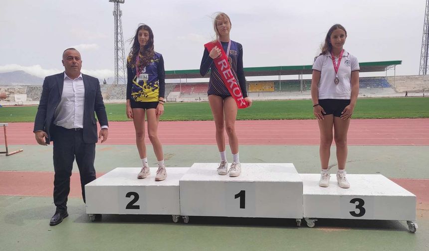Atletizmde ortaokul finallerinde iki yeni rekor