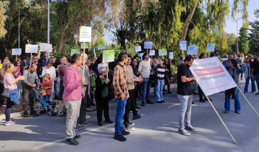 Kimliksizler Derneği'nden toplu vatandaşlık başvurusu eylemi