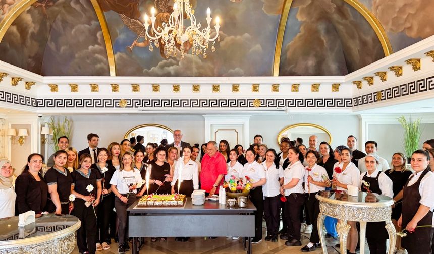 Les Ambassadeurs Hotel, anneleri unutmadı