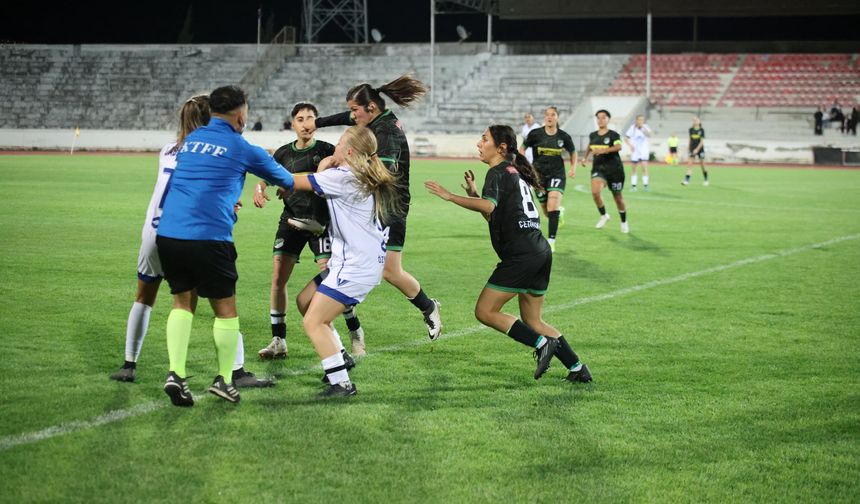 Kadınlar Ligi  Finali yarıda kaldı