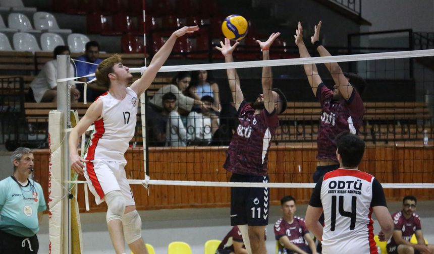 Voleybolda çekişme devam ediyor