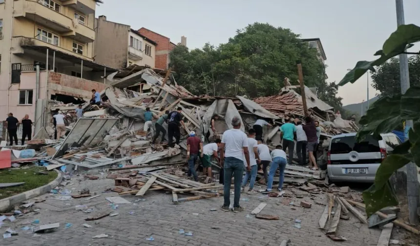Balıkesir Sındırgı'da 6,1 büyüklüğünde deprem