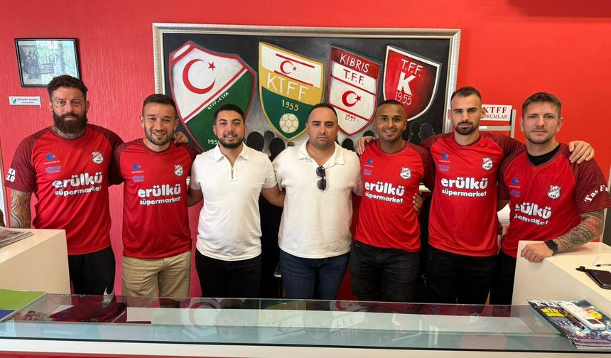 Cihangir kare asına imzaları attırdı
