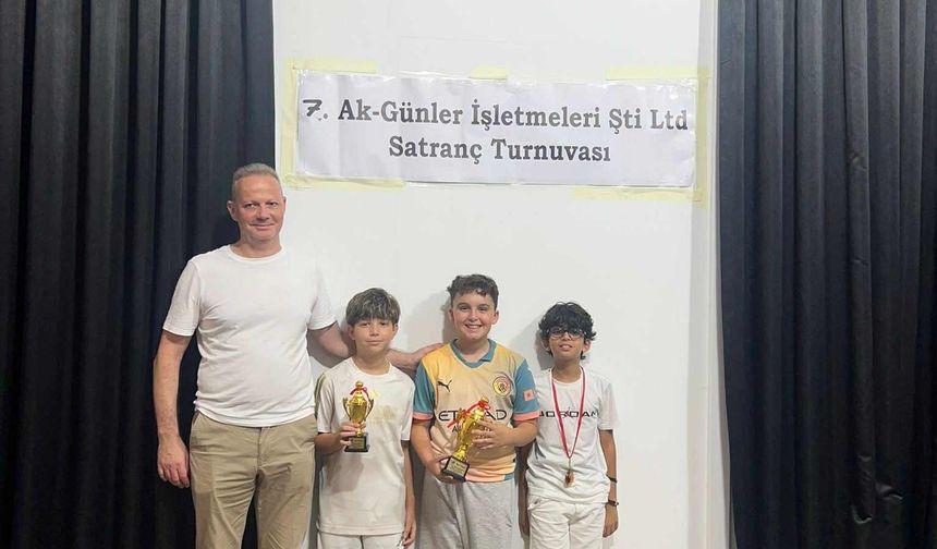 Arda Köle, Aziz Haklıgil ve Sarp Mertel şampiyon