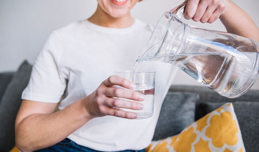 Sürekli su içiyor ama yine de susuz mu hissediyorsunuz?