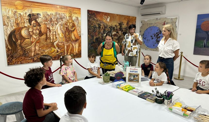 Yakın Doğu Okul Öncesi öğrencileri, sanatla hayal güçlerini geliştiriyor