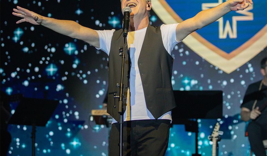 Levent Yüksel Merit Royal Diamond’da nostalji rüzgârı estirdi