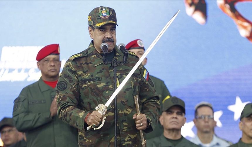 Venezuela'da binlerce kişi ABD'ye tepki için yürüdü, Maduro'ya destek mesajı verdi