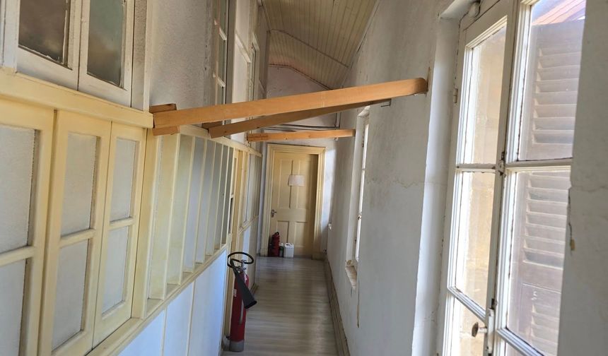 Duvarları destekle ayakta duran bir bina neden boşaltılmaz?