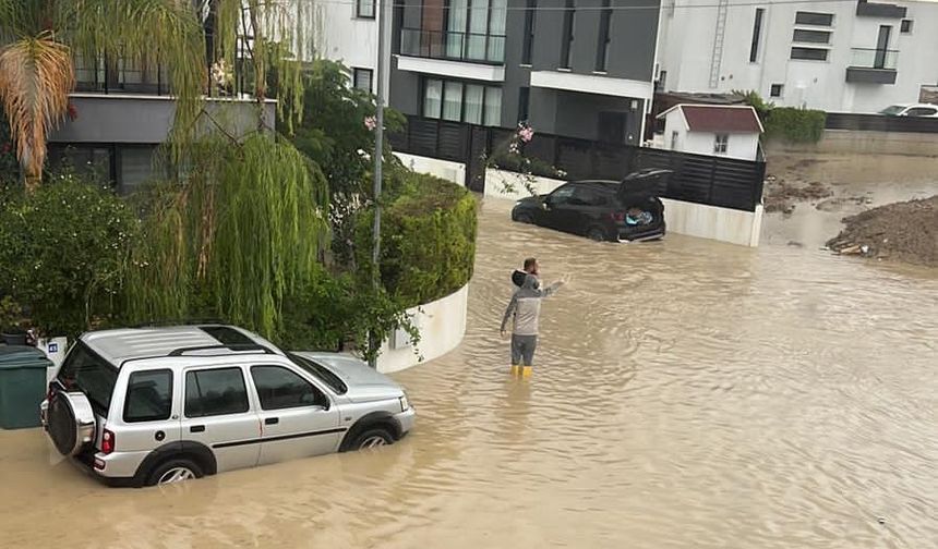 Meteoroloji yarın 17.00'ye kadar yağışların şiddetinin artacağı uyarısında bulundu