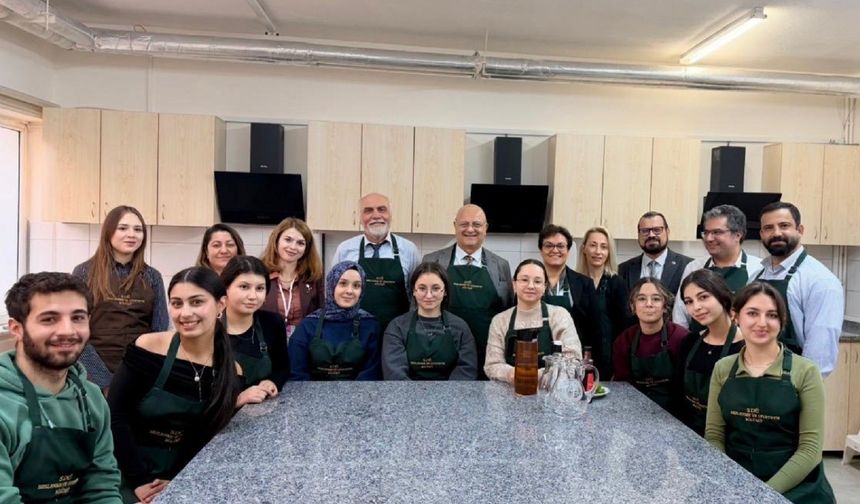 Prof. Dr. Şükrü Tüzmen, DAÜ’yü Uluslararası Sağlık Hizmetleri Platformunda temsil etti