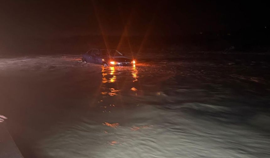 Lefkoşa hastane çemberi su altında kaldı, Serhatköy deresi taştı