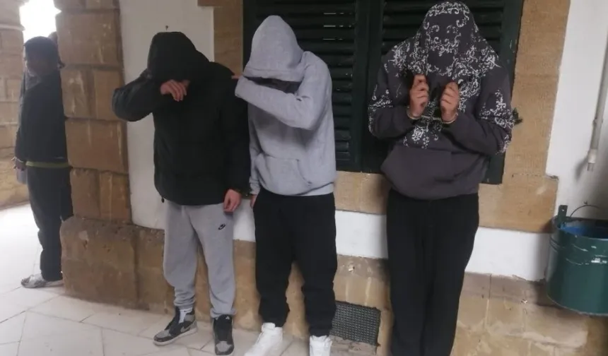 Üç genç uyuşturucuyla yakalandı