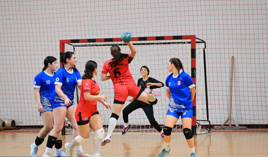 Gecenin galipleri Şahlan ve UKÜ