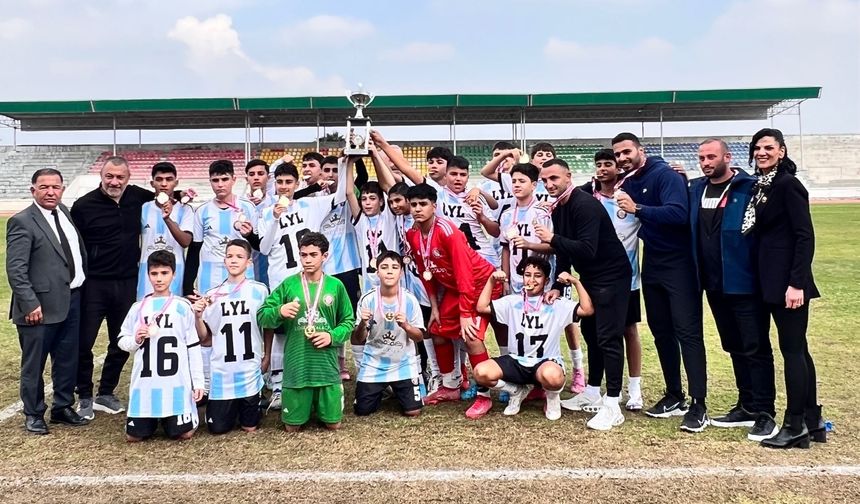 Ortaokulların şampiyonu Lapta Yavuzlar Lisesi