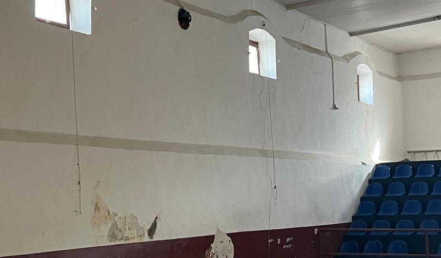 Rifat Şener Güreş Salonu SOS veriyor