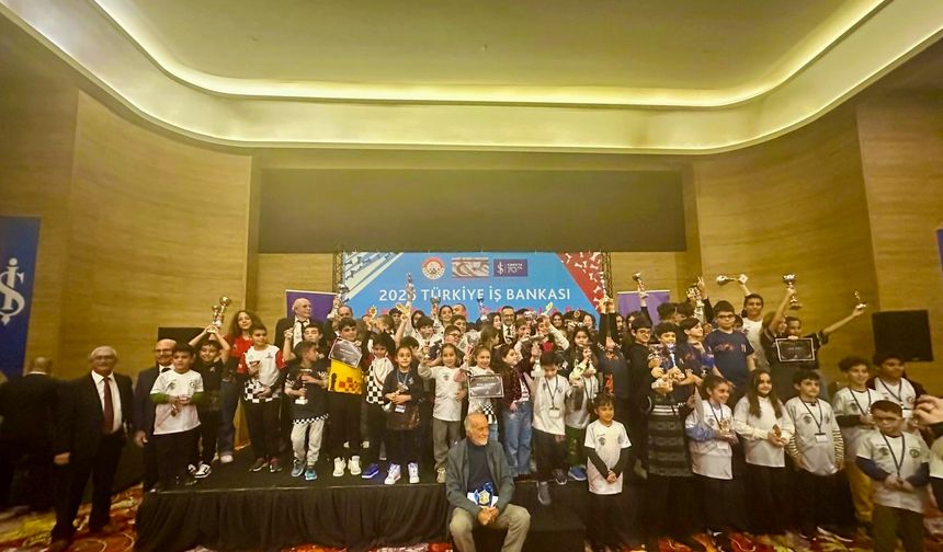 Türkiye İş Bankası KKTC Yaş Grupları Satranç Şampiyonası tamamlandı