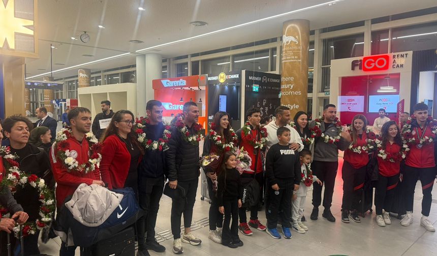 Atletlerimiz coşkuyla karşılandı