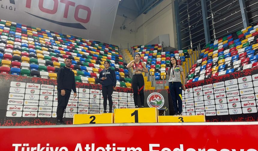 Ecem, Türkiye şampiyonluğuna atladı