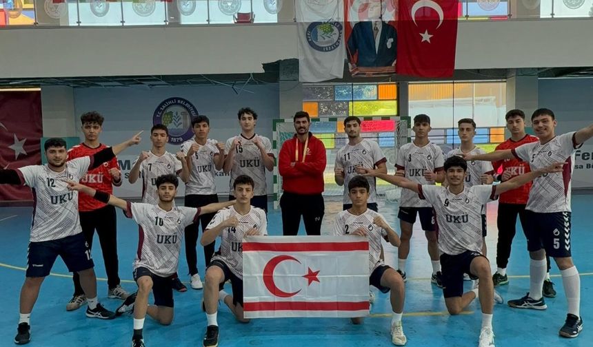 UKÜ Yıldız Hentbol takımı Manisa’da üçte 3 yaptı